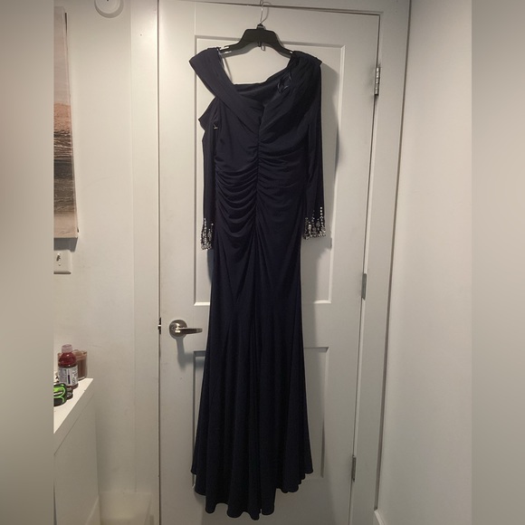 MacDuggal Size 12 Evening Dress - Picture 4 of 9